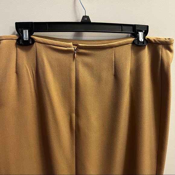 Tan kick pleat skirt - Picture 5 of 6